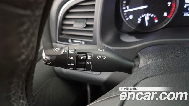 Hyundai AVANTE 2017 — photo 30