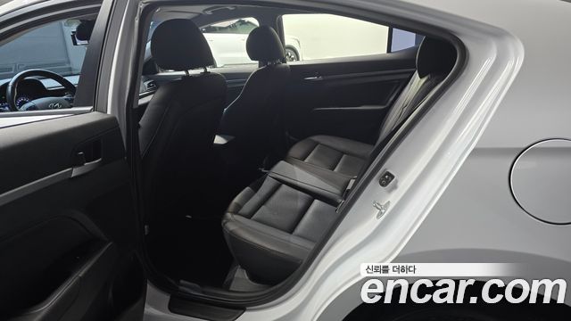 Hyundai AVANTE 2020 — photo 11