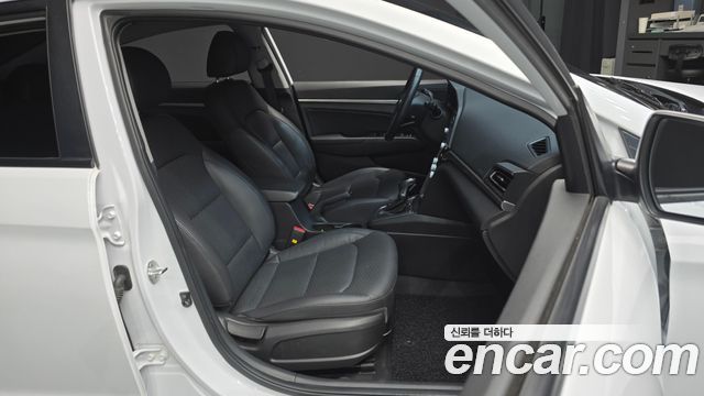 Hyundai AVANTE 2020 — photo 12