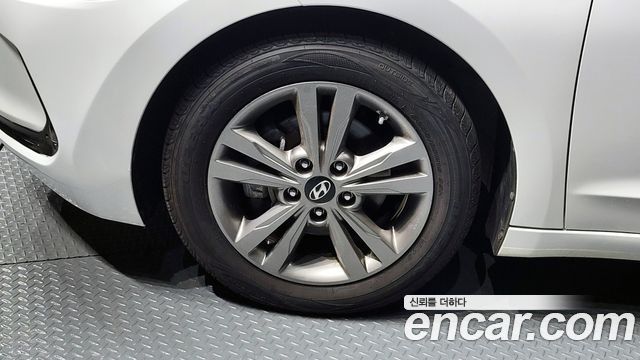Hyundai AVANTE 2017 — photo 5
