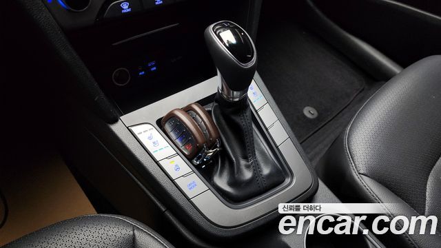Hyundai AVANTE 2017 — photo 9