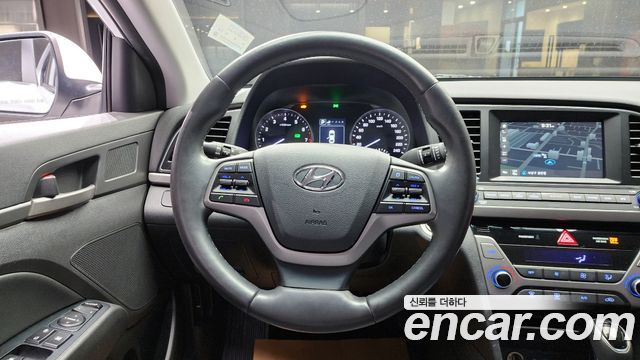 Hyundai AVANTE 2017 — photo 14