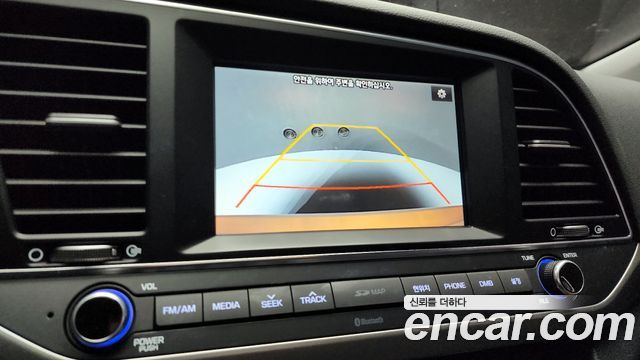 Hyundai AVANTE 2017 — photo 16