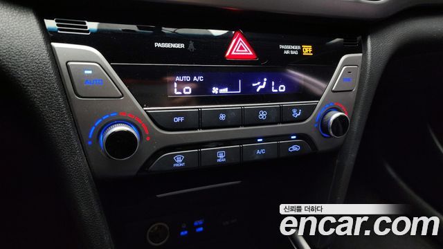 Hyundai AVANTE 2017 — photo 17