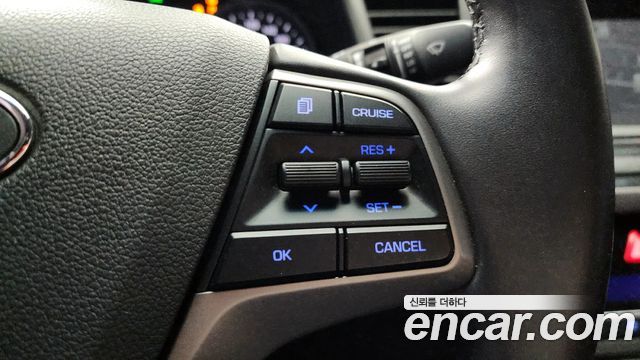 Hyundai AVANTE 2017 — photo 18