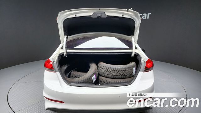 Hyundai AVANTE 2017 — photo 20