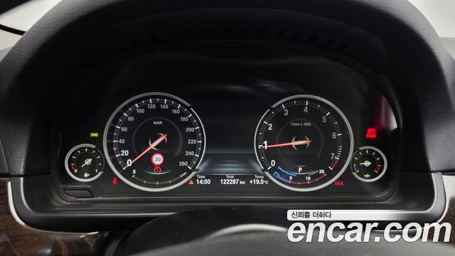 BMW 5-Series 2015 — photo 8