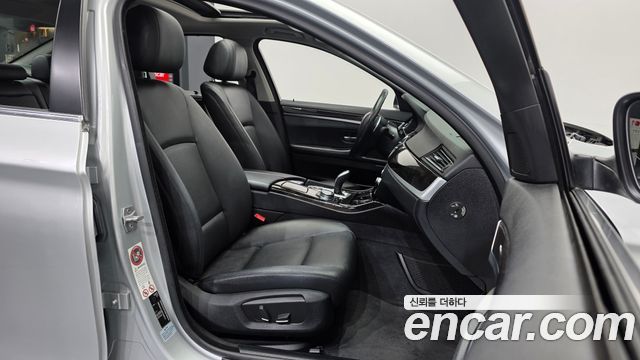 BMW 5-Series 2015 — photo 11