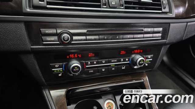 BMW 5-Series 2015 — photo 16