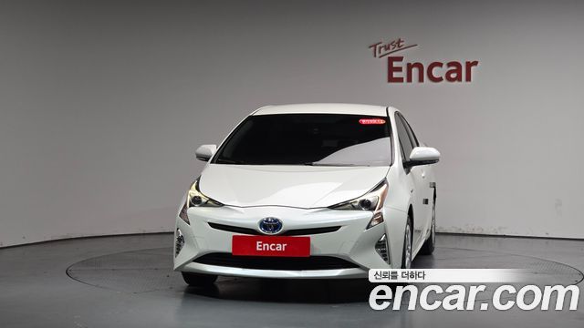 Toyota Prius 2018 — photo 2
