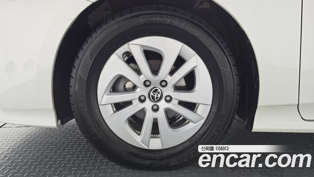 Toyota Prius 2018 — photo 4