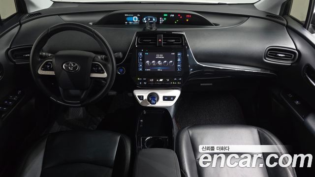 Toyota Prius 2018 — photo 9