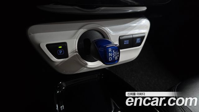 Toyota Prius 2018 — photo 11