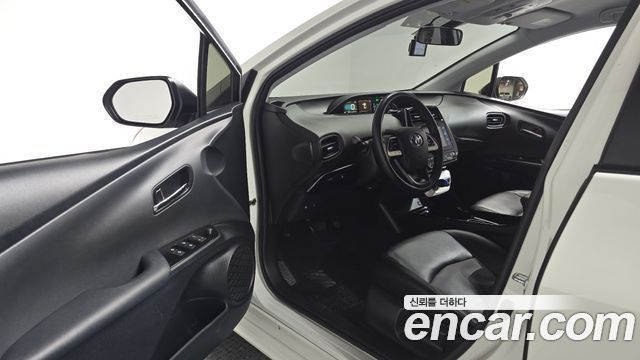 Toyota Prius 2018 — photo 12