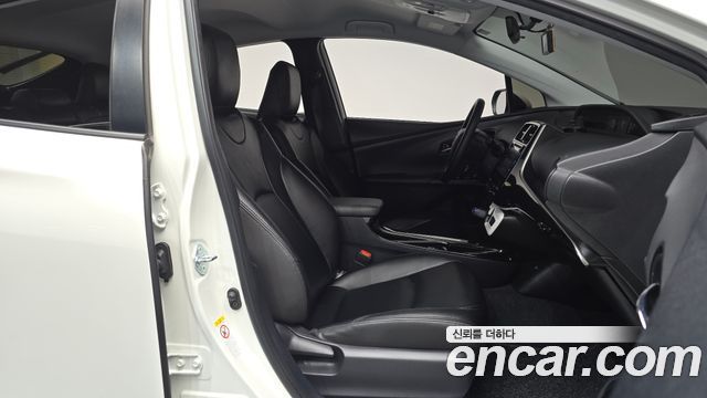 Toyota Prius 2018 — photo 16