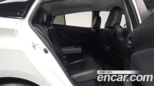 Toyota Prius 2018 — photo 17