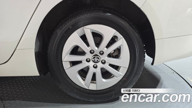 Toyota Prius 2018 — photo 6