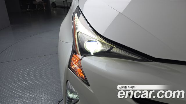 Toyota Prius 2018 — photo 7