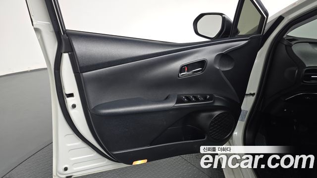 Toyota Prius 2018 — photo 13