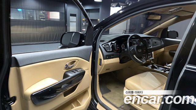 Kia Canival 2017 — photo 18