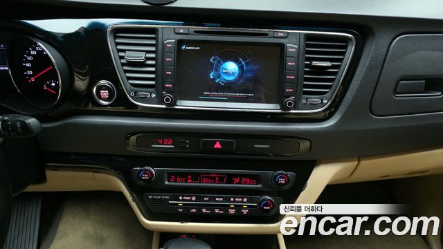 Kia Canival 2017 — photo 20
