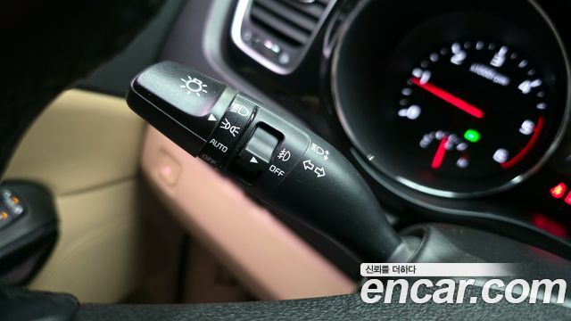 Kia Canival 2017 — photo 22