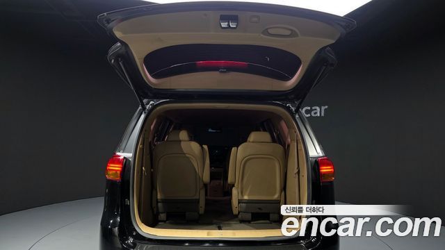 Kia Canival 2017 — photo 26