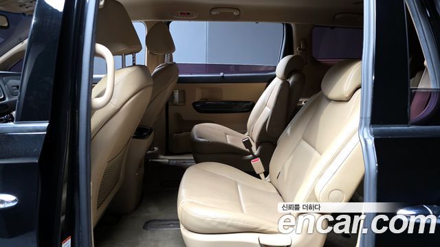 Kia Canival 2017 — photo 16
