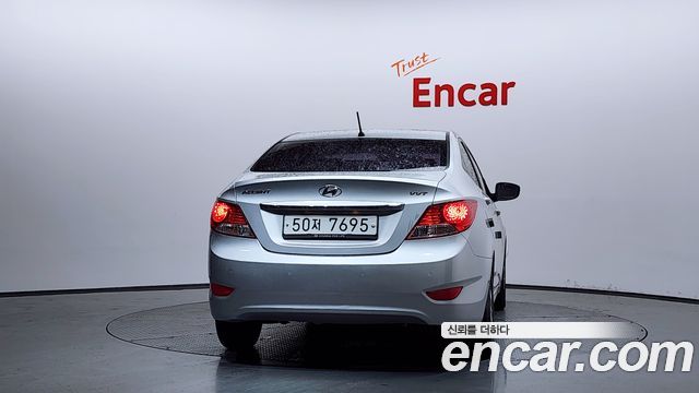 Hyundai Accent 2011 — photo 4