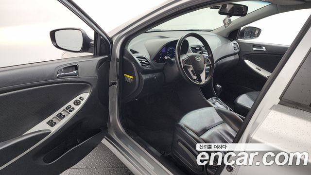 Hyundai Accent 2011 — photo 13