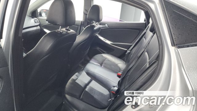 Hyundai Accent 2011 — photo 17