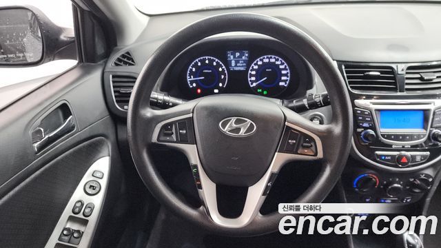Hyundai Accent 2011 — photo 18