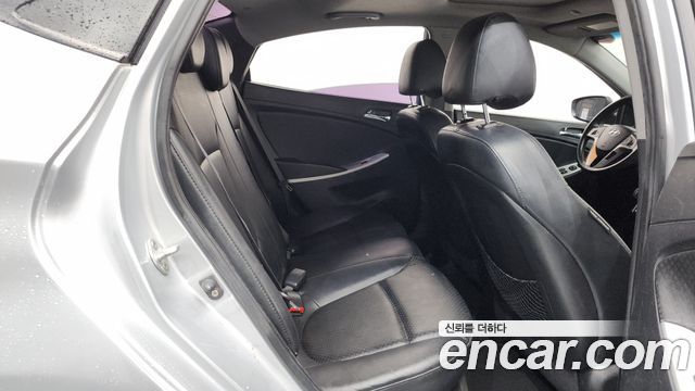 Hyundai Accent 2011 — photo 22