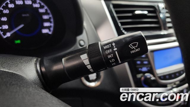 Hyundai Accent 2011 — photo 25