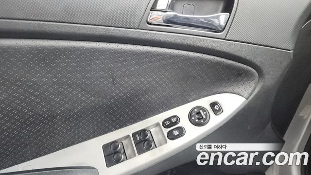 Hyundai Accent 2011 — photo 26