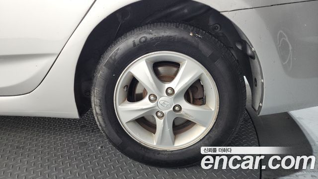 Hyundai Accent 2011 — photo 7