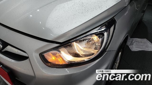 Hyundai Accent 2011 — photo 8