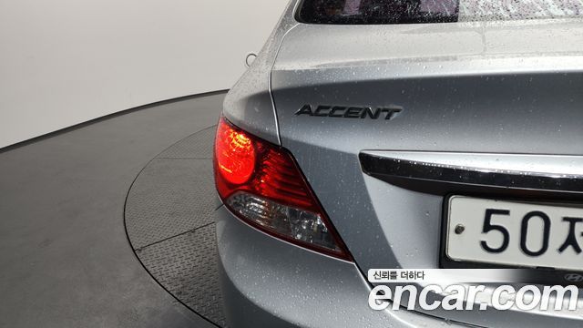 Hyundai Accent 2011 — photo 9