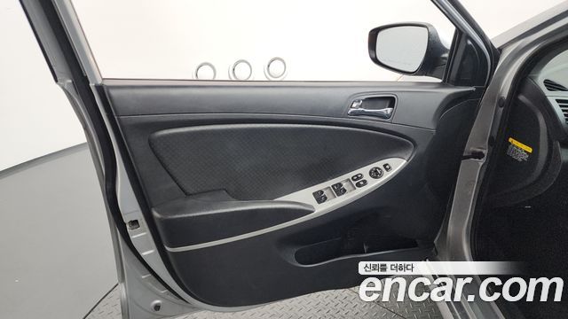 Hyundai Accent 2011 — photo 14