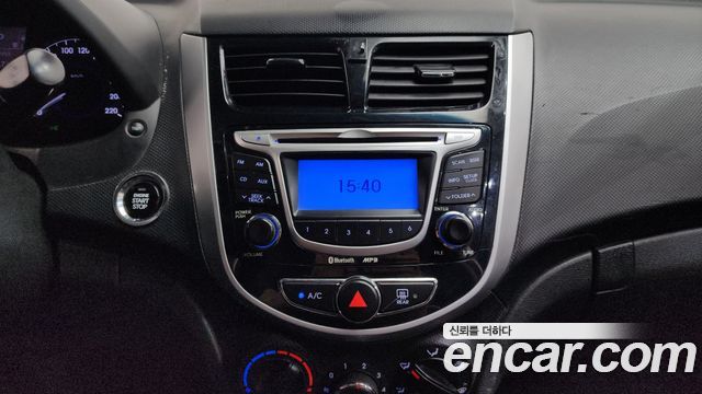 Hyundai Accent 2011 — photo 30