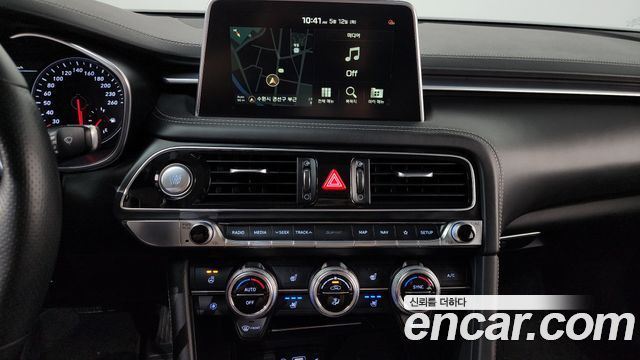 Genesis G70 2020 — photo 18