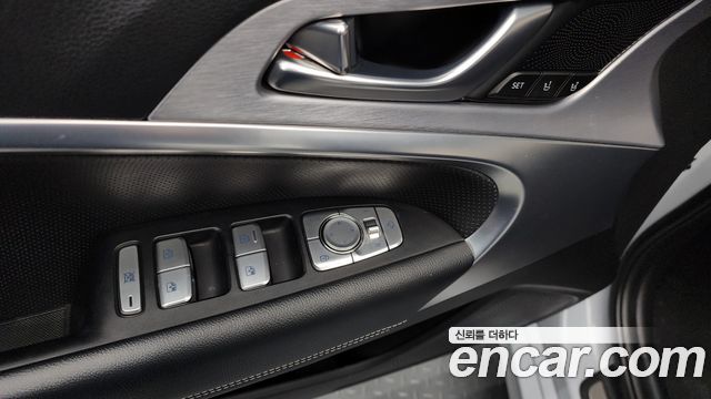 Genesis G70 2020 — photo 28