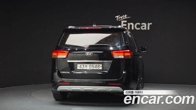 Kia Canival 2016 — photo 4