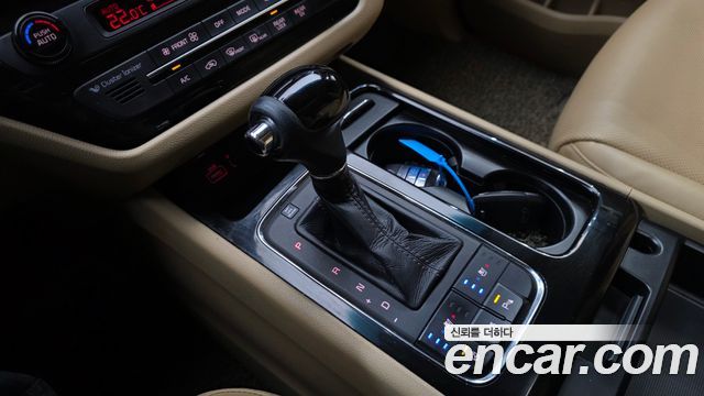 Kia Canival 2016 — photo 9