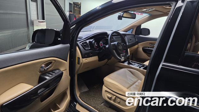 Kia Canival 2016 — photo 10