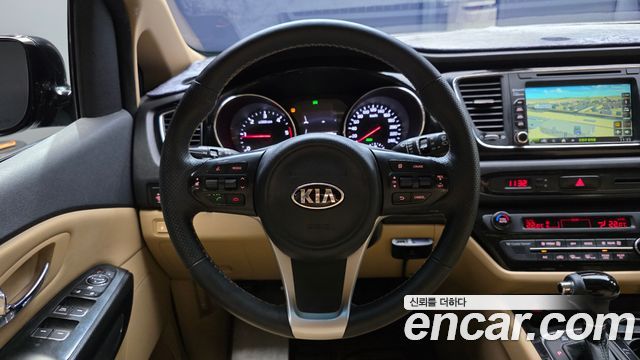 Kia Canival 2016 — photo 13