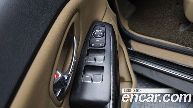 Kia Canival 2016 — photo 14