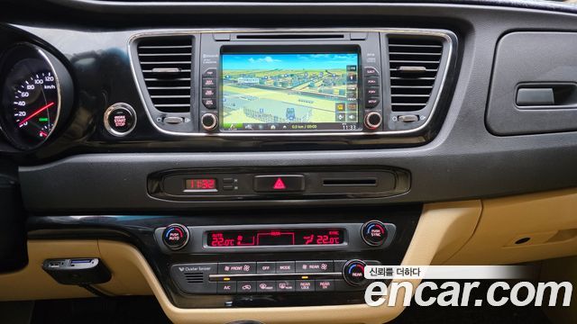 Kia Canival 2016 — photo 18