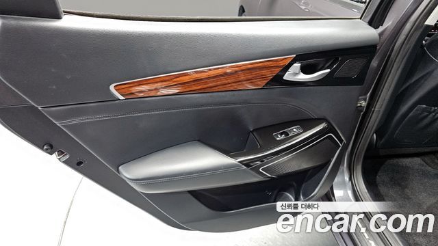 Kia K7 2016 — photo 15