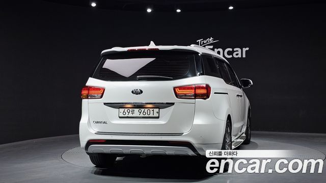 Kia Canival 2015 — photo 4